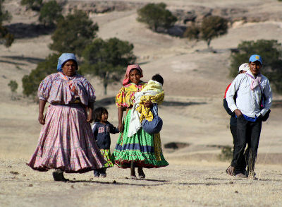 Tarahumaras caminando