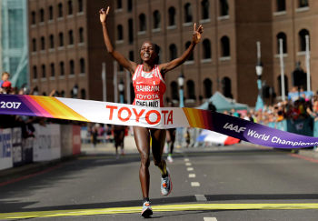 Rose Chelimo won Womens Marathon London 2017