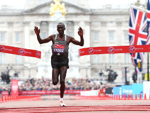 Eluid Kipchoge gana el Maratón de Londres 2018