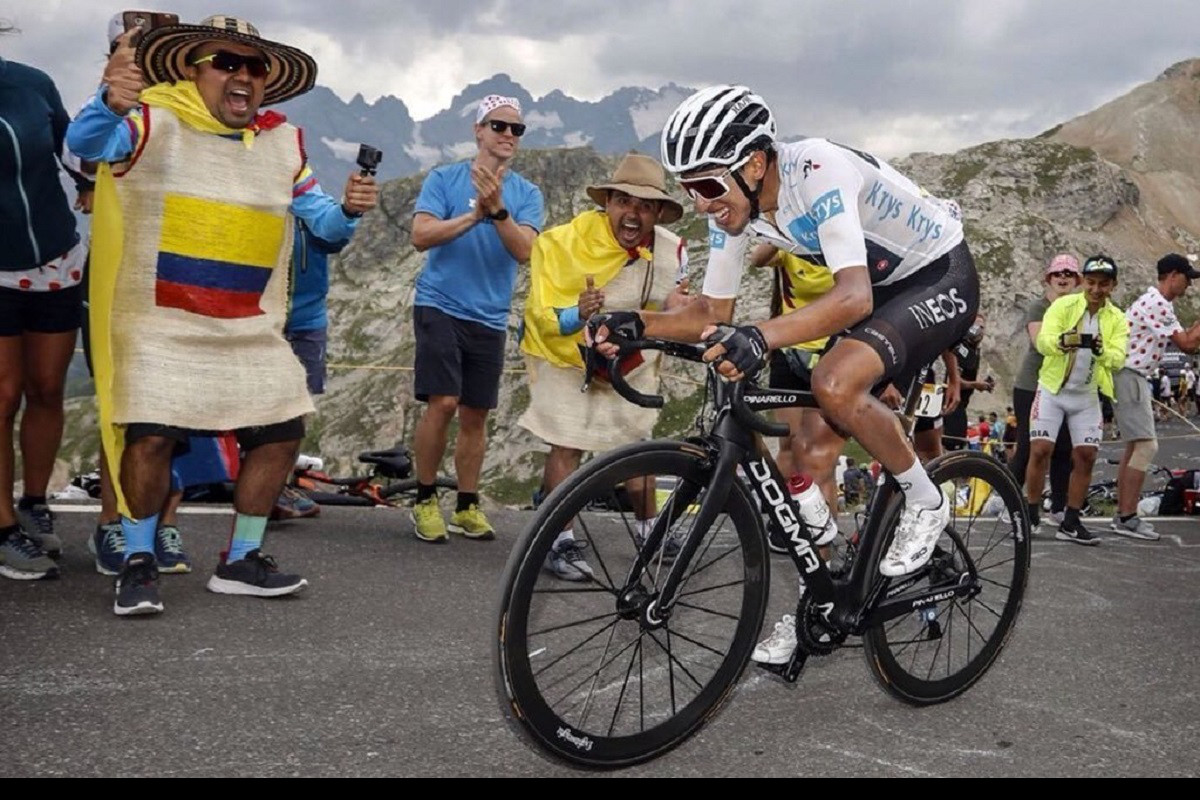 Egan Bernal sube - Tour de Francia 2019