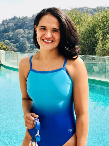 Nora Toledano sonríe antes de nadar