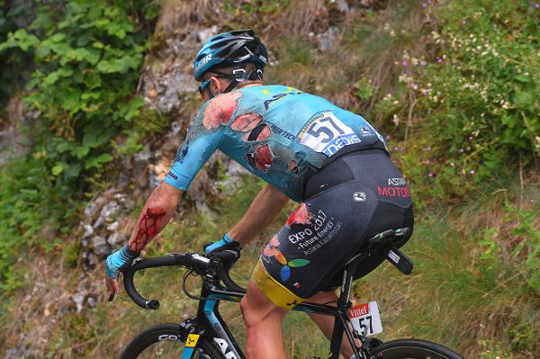 Caída fuerte de Lutsenko Tour de Francia 2017