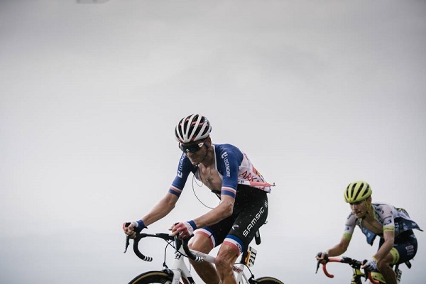 Thibaut Pinot escala en el Tour de Francia 2019
