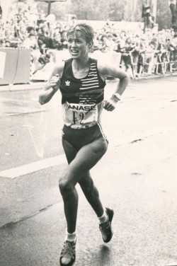 Uta Pippig gano el Maratón de Berlín en la Runificación de Alemania en 1990