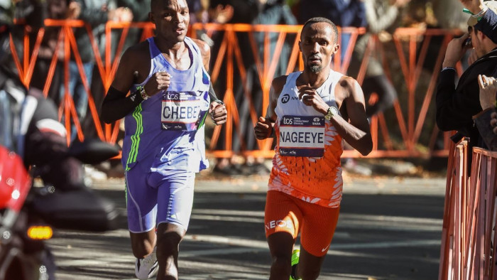 Evans Chebet y Abdy Nageeye corren hombro a hombro los últimos km del Maratón de Nueva York 2024