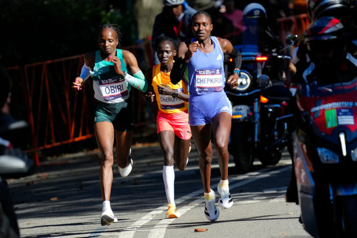 Hellen Obiri, Vivian Cheruiyot y Sheila Chepkirui corren los últimos kilómetros del Maratón de Nueva York 2024