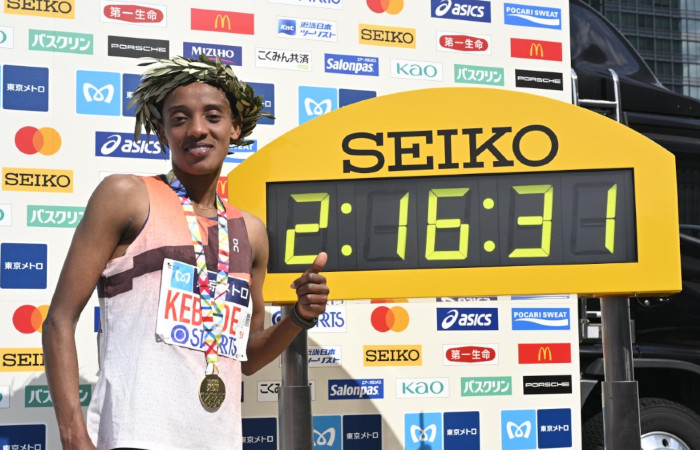 Sutume Asefa Kebede de Kenia gana su segundo Maratón de Tokio en 2:16:29