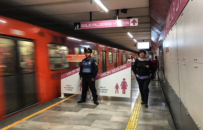 Vagones del metro de Ciudad de México solo para Mujeres y niños