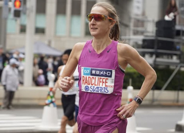 Paula Radcliffe corre en el Maratón de Tokio 2025